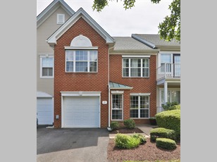 29 Voorhees Court , Pennington , NJ - 08534