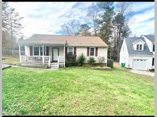 122 Lakeside Dr , Colonial Heights , VA -