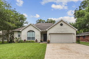 1608 Lark Street , Alvin , TX - 77511