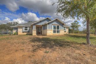 2354 FM 2438 , Seguin , TX - 78155